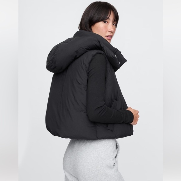 GAP Black Puffer Vest - Picture 5 of 7